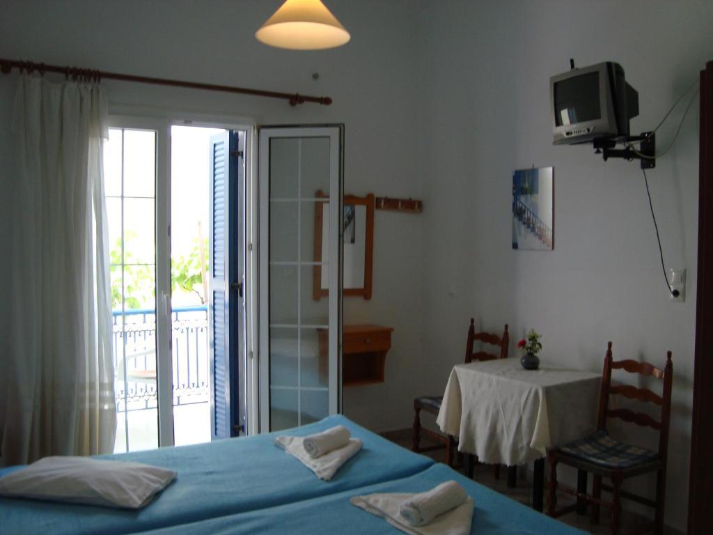 Vakhos Hotel Naxos City Room photo